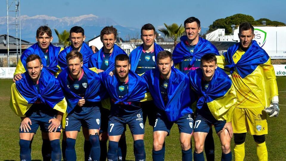 Українські спортсмени уранці після бійки вийшли на тренування за розкладом, зазначили у клубі. Росіяни виселяються з готелю