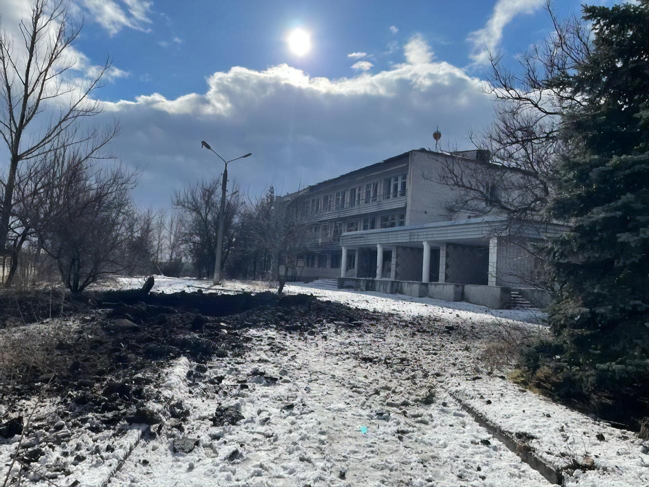 В результате атаки есть разрушения, как минимум один гражданский пострадал