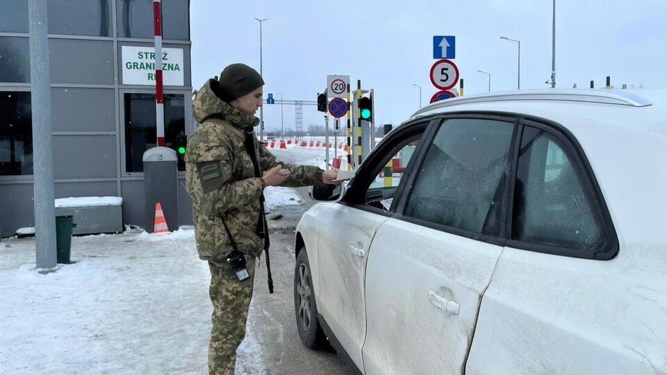27 января Кабмин запретил выезд госслужащим и депутатам в личных целях