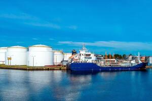 Основным поставщиком бензинов компания выбрала НПЗ в Роттердаме