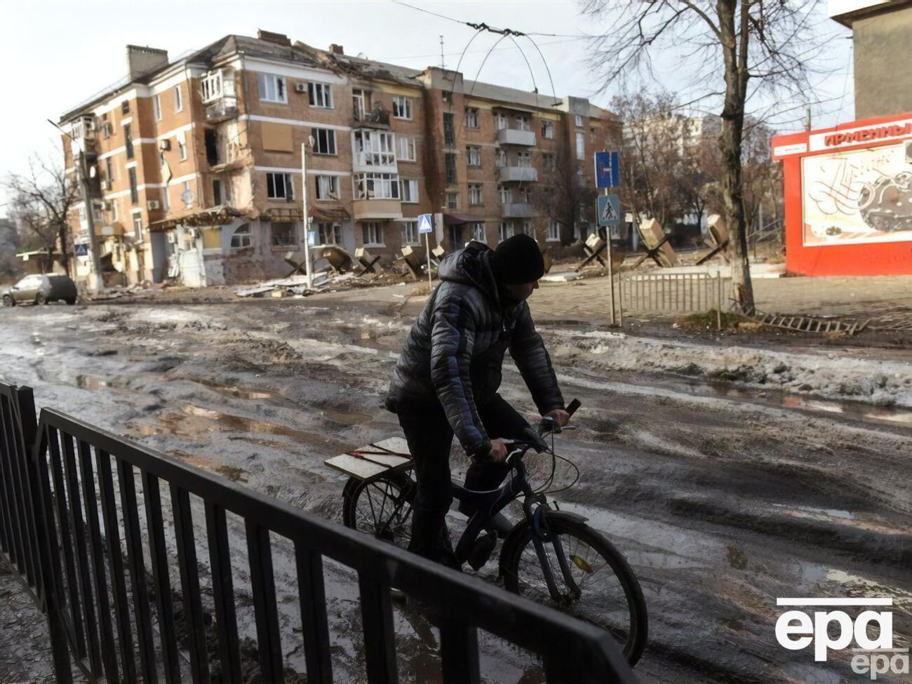 В Бахмут ограничен доступ извне, но в городе продолжается жизнь
