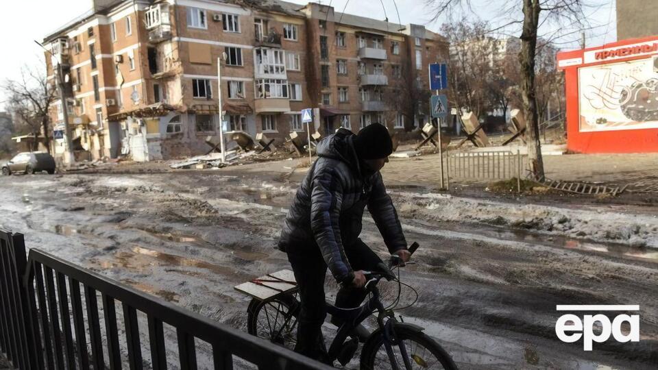 У Бахмут обмежили доступ ззовні, але в місті триває життя