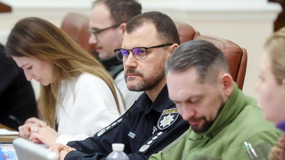 Клименко (по центру) анонсировал кадровые решения в МВД "исключительно в интересах эффективности министерства"