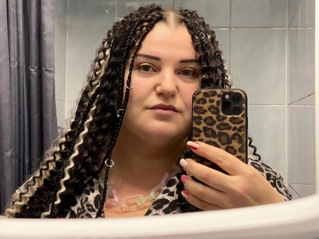 alyona alyona: Знаете, что сложнее всего? Полюбить себя как человека