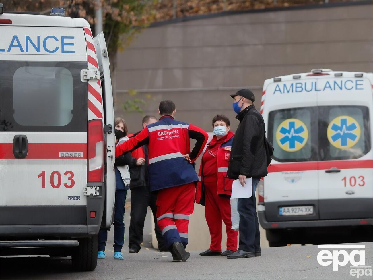 У Бериславі під обстріл окупантів потрапила станція швидкої медичної допомоги