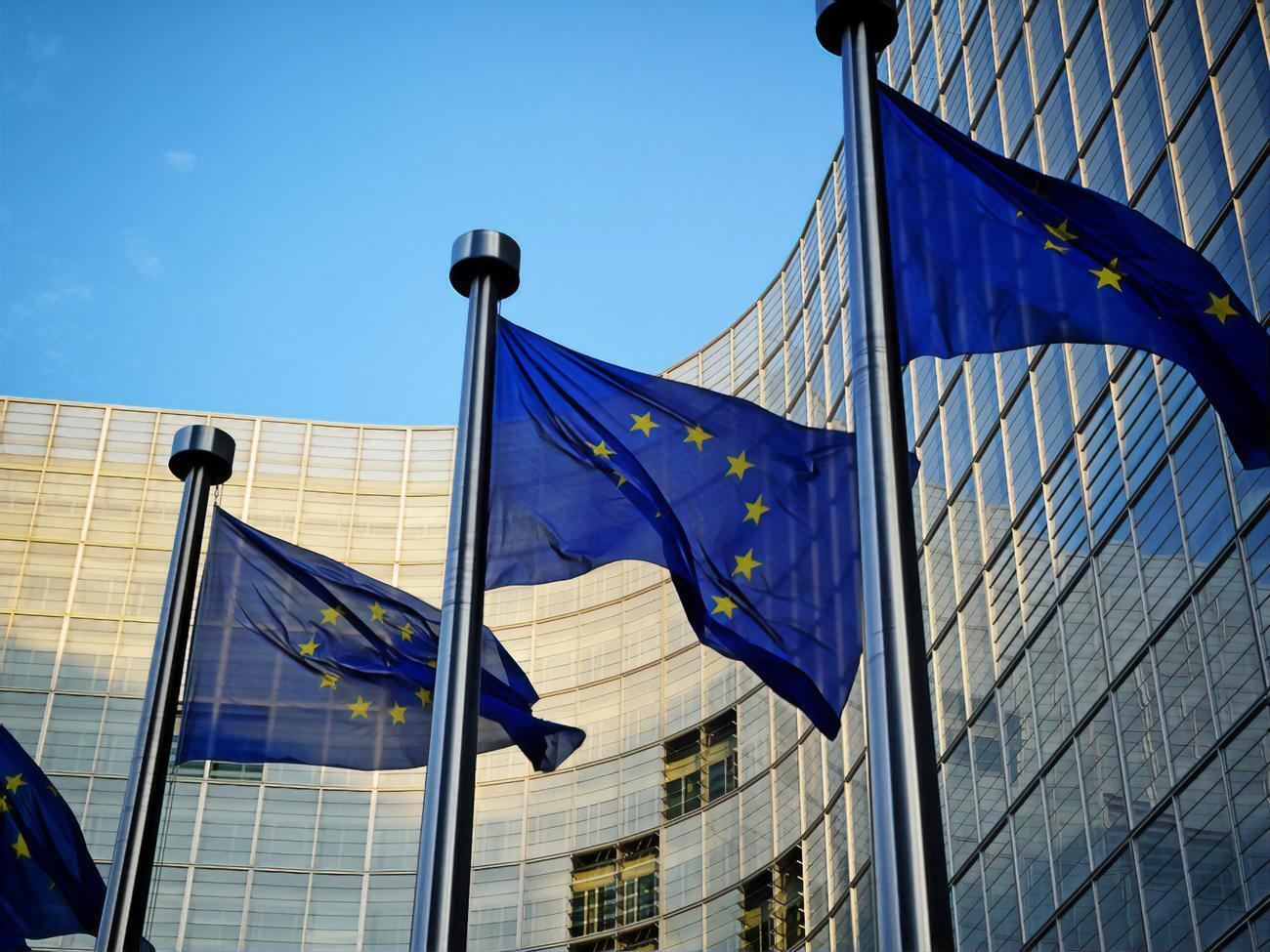 ЄС запропонував санкції проти чотирьох російських банків і заборону на імпорт російського каучуку