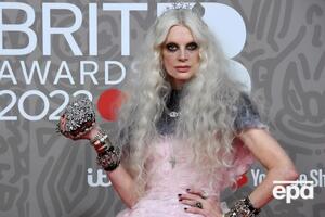 Макменамі народилася 1966 року у США