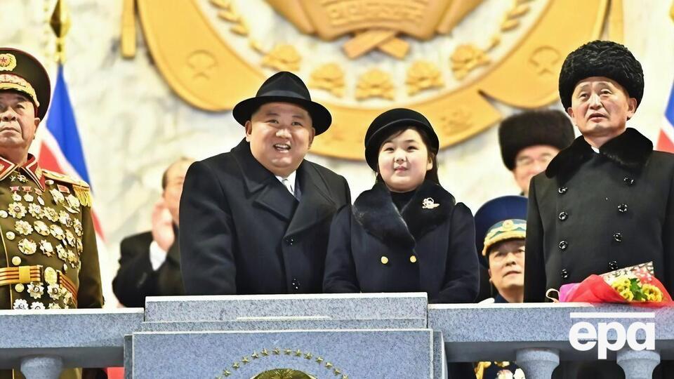 Кім Чжу Е вже п'ять разів з'явилася на публіці, супроводжуючи батька