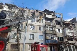 Рятувальникам удалося врятувати зі зруйнованого під'їзду двох людей