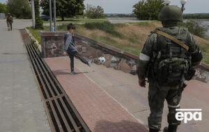 Оккупанты вывозят детей из Украины и перевоспитывают в лагерях, говорят исследователи