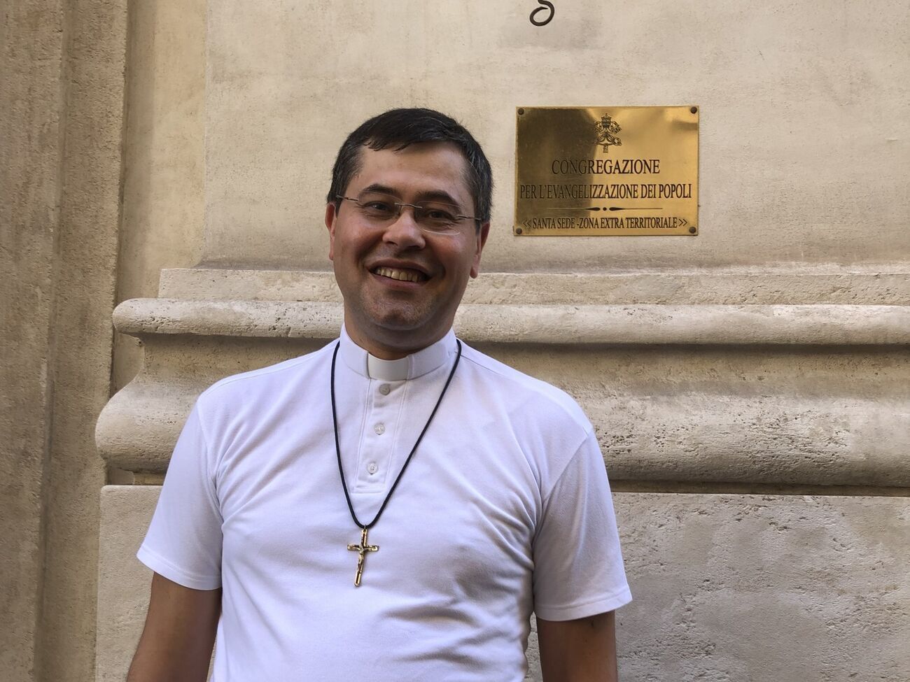 Потрібно поставити крапку в 30-річних обіцянках влади повернути костел Святого Миколая парафії. Тільки так можна врятувати перлину Києва від руйнування