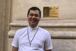 Потрібно поставити крапку в 30-річних обіцянках влади повернути костел Святого Миколая парафії. Тільки так можна врятувати перлину Києва від руйнування