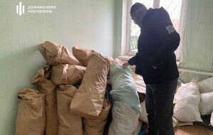 Під час обшуку вилучено приблизно одну тонну макової соломки та обладнання для фасування