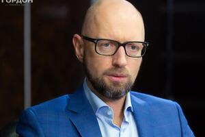 Яценюк: Щоб люди повернулися в Україну, насамперед потрібна перемога