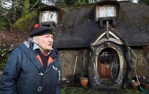 Грант изначально планировал обустроить сарай как временное жилье