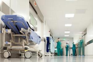 Пострадавшую госпитализировали с осколочными ранениями