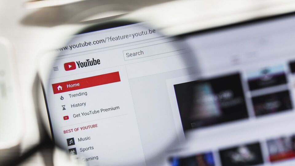 У березні 2022 року YouTube заблокував акаунти російських державних телеканалів, але за пів року їхній контент знову почав з'являтися на платформі
