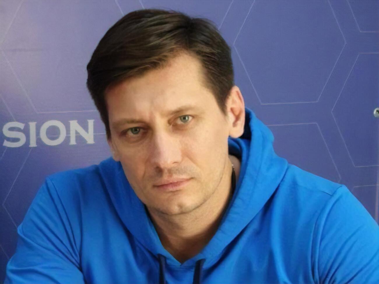 Смешно, когда РФ называют империей. Что это за империя, в которой неграмотный дондон диктует свою волю? Чеченизация России завершена