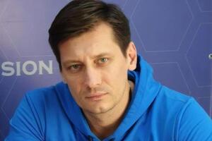 Смешно, когда РФ называют империей. Что это за империя, в которой неграмотный дондон диктует свою волю? Чеченизация России завершена