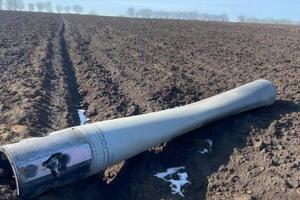 Обломки ракеты в селе Ларга на границе с Черновицкой областью выявили патрульные приграничной полиции Молдовы, отметили в МВД страны