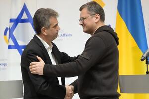 Нет ни одной объективной причины, почему Израиль и Украина "не должны стоять плечом к плечу", отметил Кулеба (справа) после встречи с Коэном