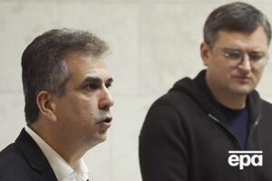 Кулеба (справа) рассказал, что в беседе с Коэном (слева) затронул вопрос формулы мира президента Зеленского