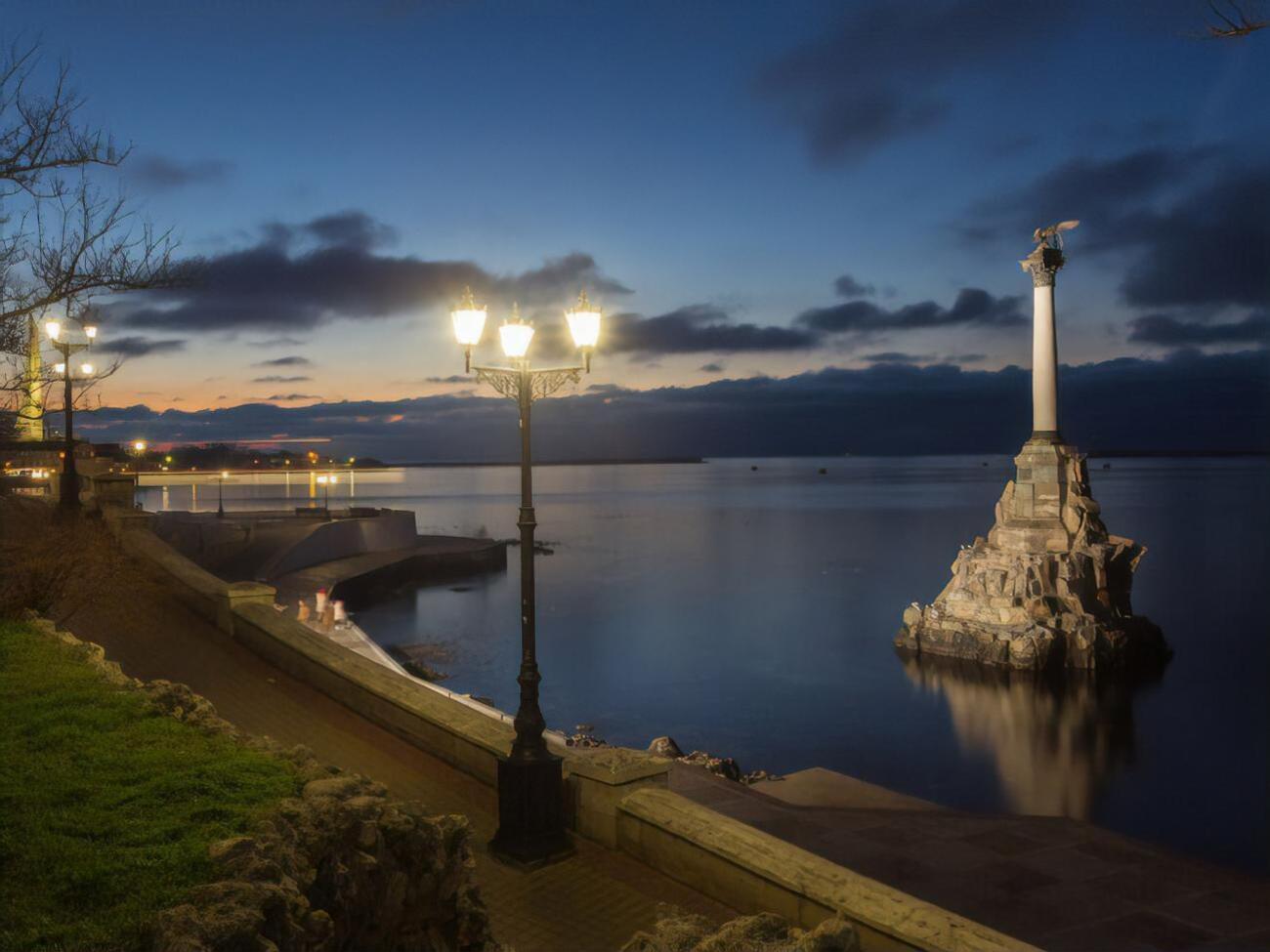 Окупанти стверджують, що над морем у Севастополі збили українські безпілотники