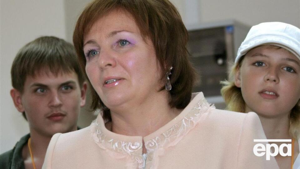 По данным El Mundo, на продажу выставлены апартаменты и дом в Испании, которыми владеет нынешний муж Людмилы Очеретной