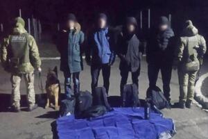 Уклонисты продолжают придумывать креативные способы незаконного пересечения украинской границы