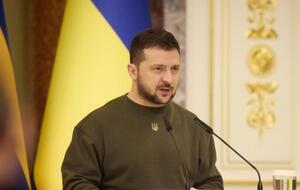 Зеленский: Держать ситуацию на фронте и готовиться к любым эскалационным шагам врага – это приоритет на ближайшее время