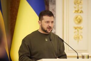 Зеленский: Держать ситуацию на фронте и готовиться к любым эскалационным шагам врага – это приоритет на ближайшее время