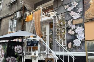 Щодо власника кафе склали адмінпротокол. Він стверджує, що відвідувачка "все перекрутила"