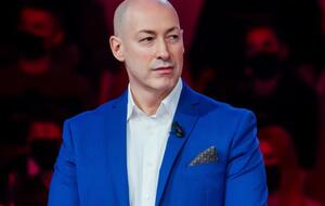 Ксения Собчак, проскочить не получится. Вы хотите и рыбку съесть, и на х…й сесть