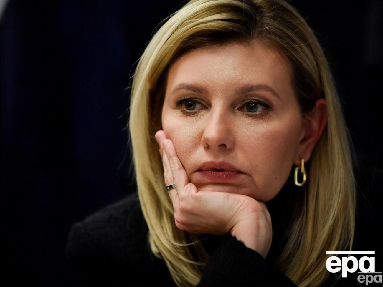 Зеленская предположила, что причиной ухудшения зрения могло стать то, что она "постоянно смотрит в телефон и следит за тем, что происходит в стране"