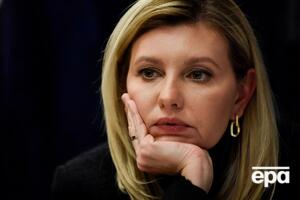 Зеленская предположила, что причиной ухудшения зрения могло стать то, что она "постоянно смотрит в телефон и следит за тем, что происходит в стране"