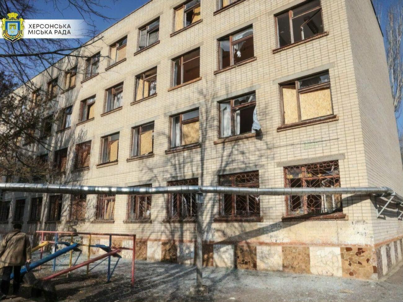 В Херсоне зафиксированы новые разрушения в результате обстрелов со стороны российских оккупантов