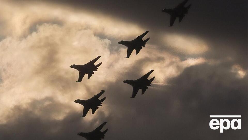 В українській військовій розвідці прогнозують, що Росія використовуватиме авіацію для підтримки наступу на Донбасі, а не для повітряних атак Києва