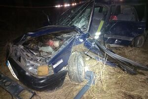 Один автомобіль, здійснюючи маневр, врізався в інший