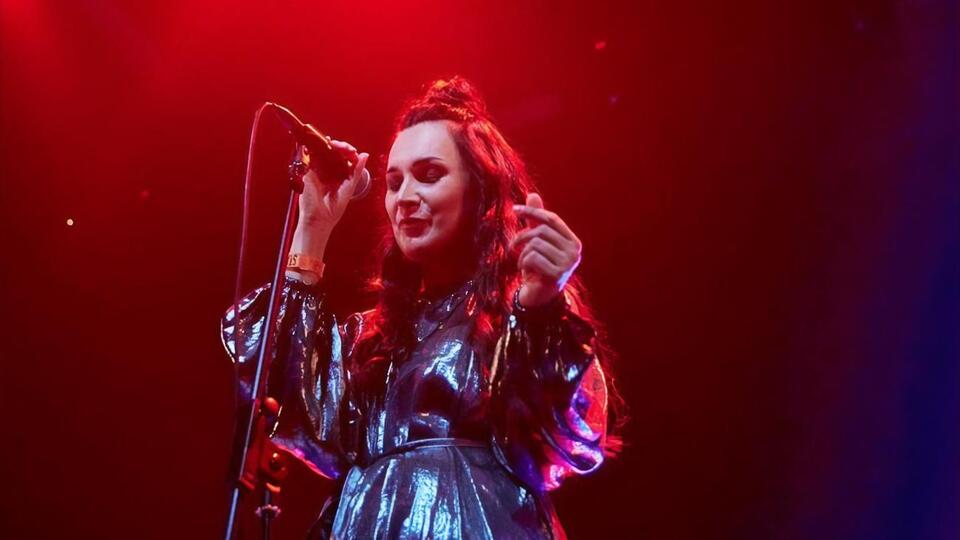 Группа "Крихітка": Світ тримається на тобі, мій живий ланцюг