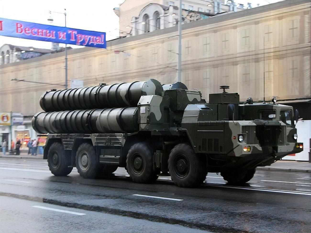 Окупантам доводиться везти свої С-300 із фронту назад до Росії, щоб відремонтувати