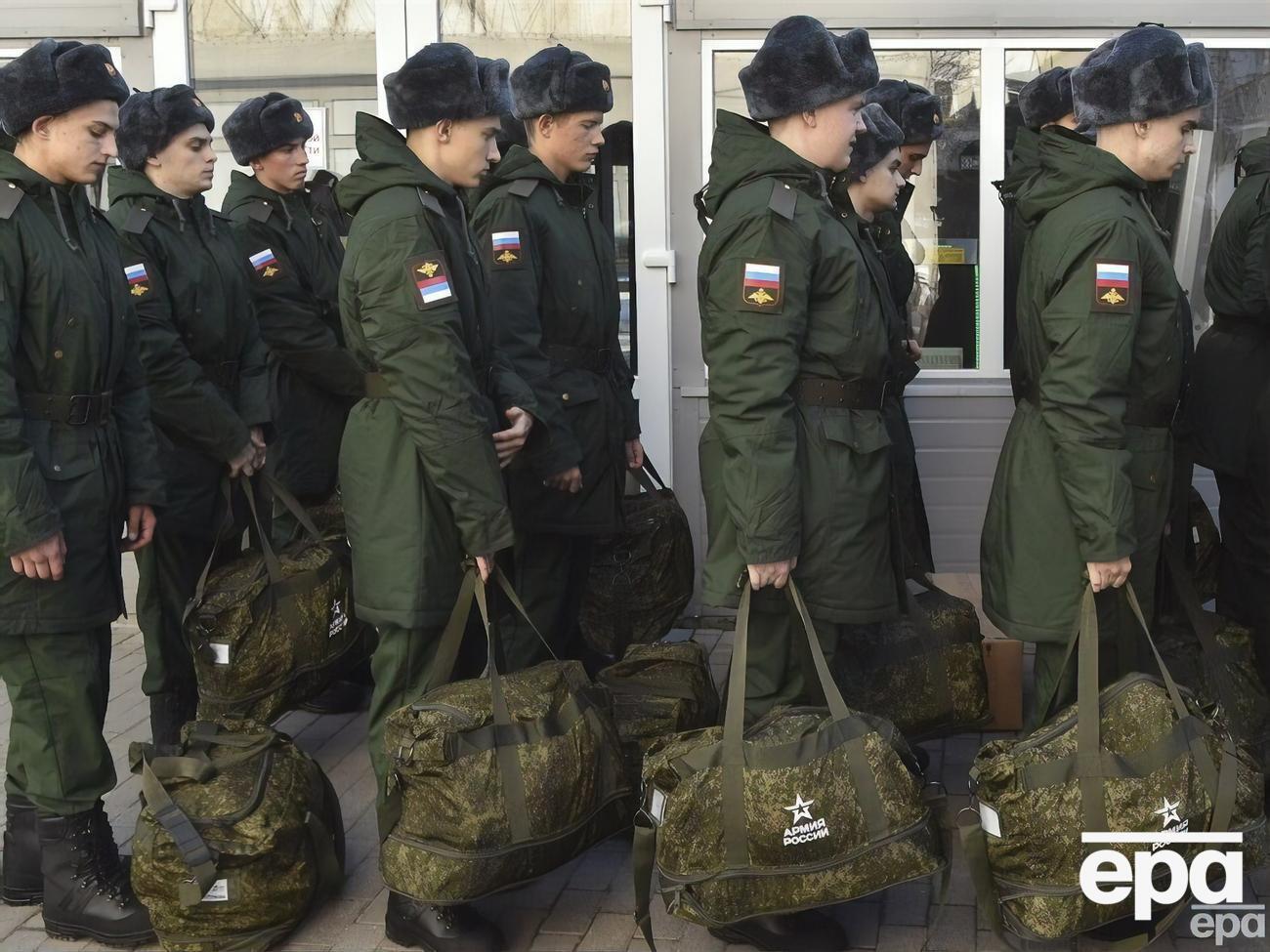 По данным Генштаба, родственники мобилизованных Россией крымчан вынуждены постоянно посылать им еду и личные вещи