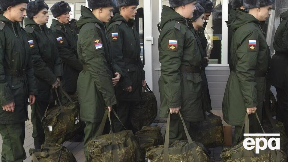 По данным Генштаба, родственники мобилизованных Россией крымчан вынуждены постоянно посылать им еду и личные вещи