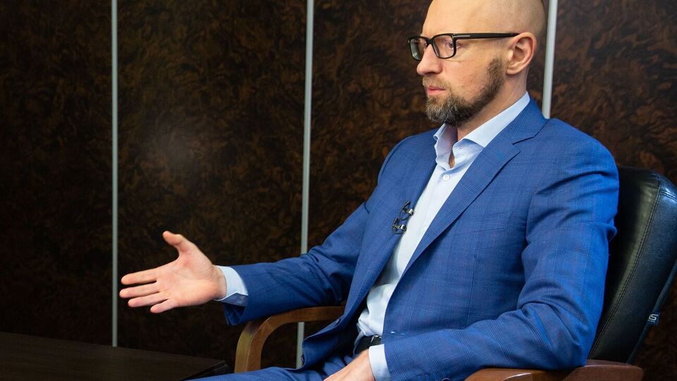 Яценюк подчеркнул, что у России "очень большие издержки"