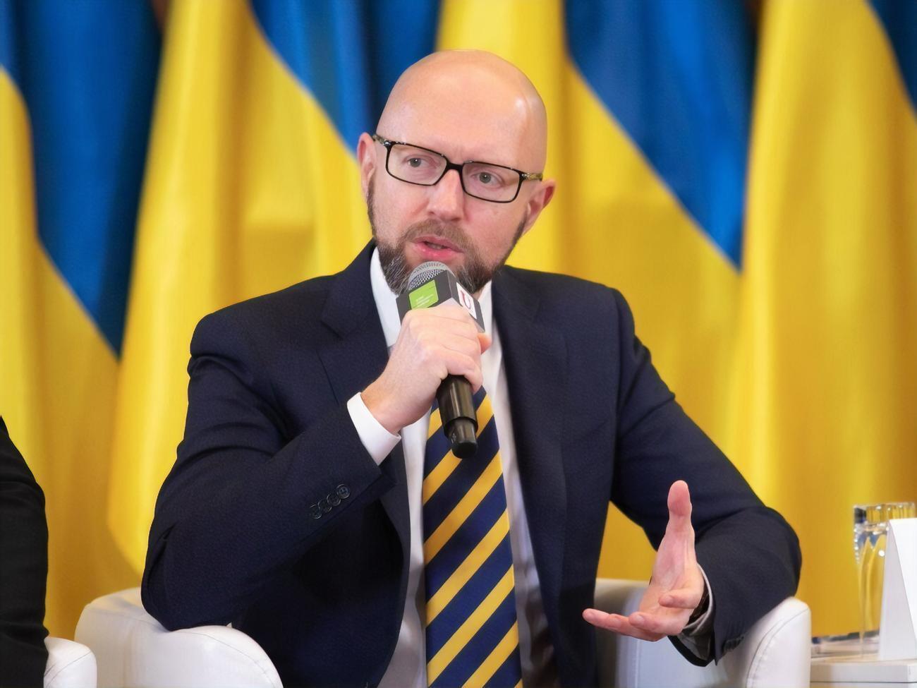 Яценюк: Росія має бути обмежена у своїх злочинних намірах