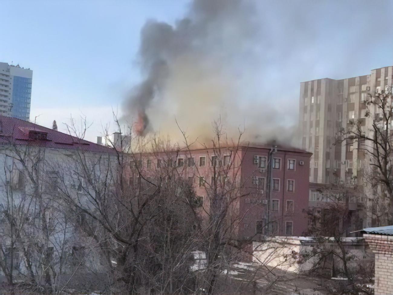 У Донецьку повідомляють про вибухи
