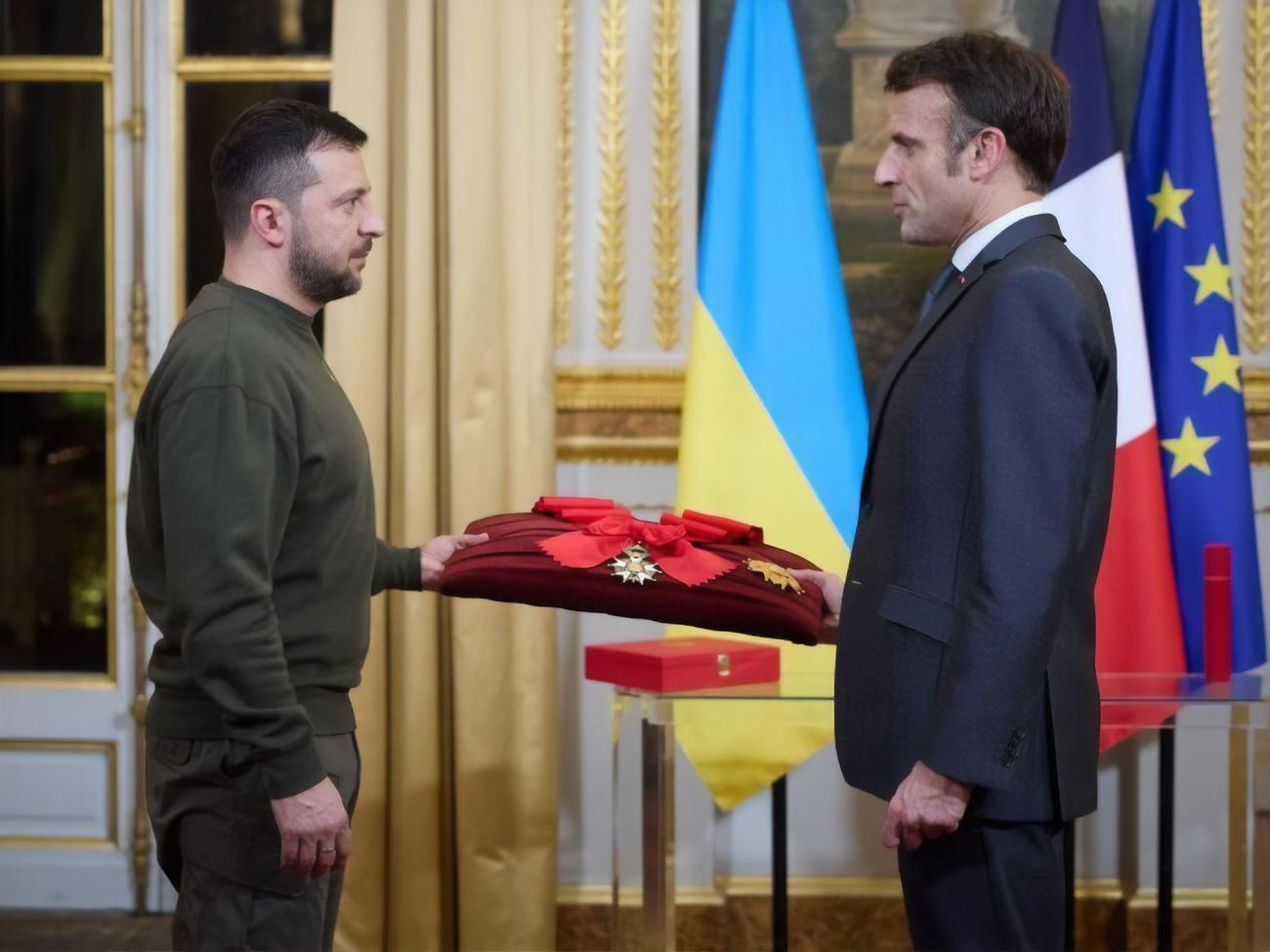 Зеленский рассказал, что обсуждал с Макроном в том числе украинскую формулу мира