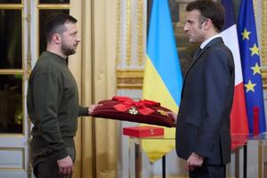 Зеленский рассказал, что обсуждал с Макроном в том числе украинскую формулу мира