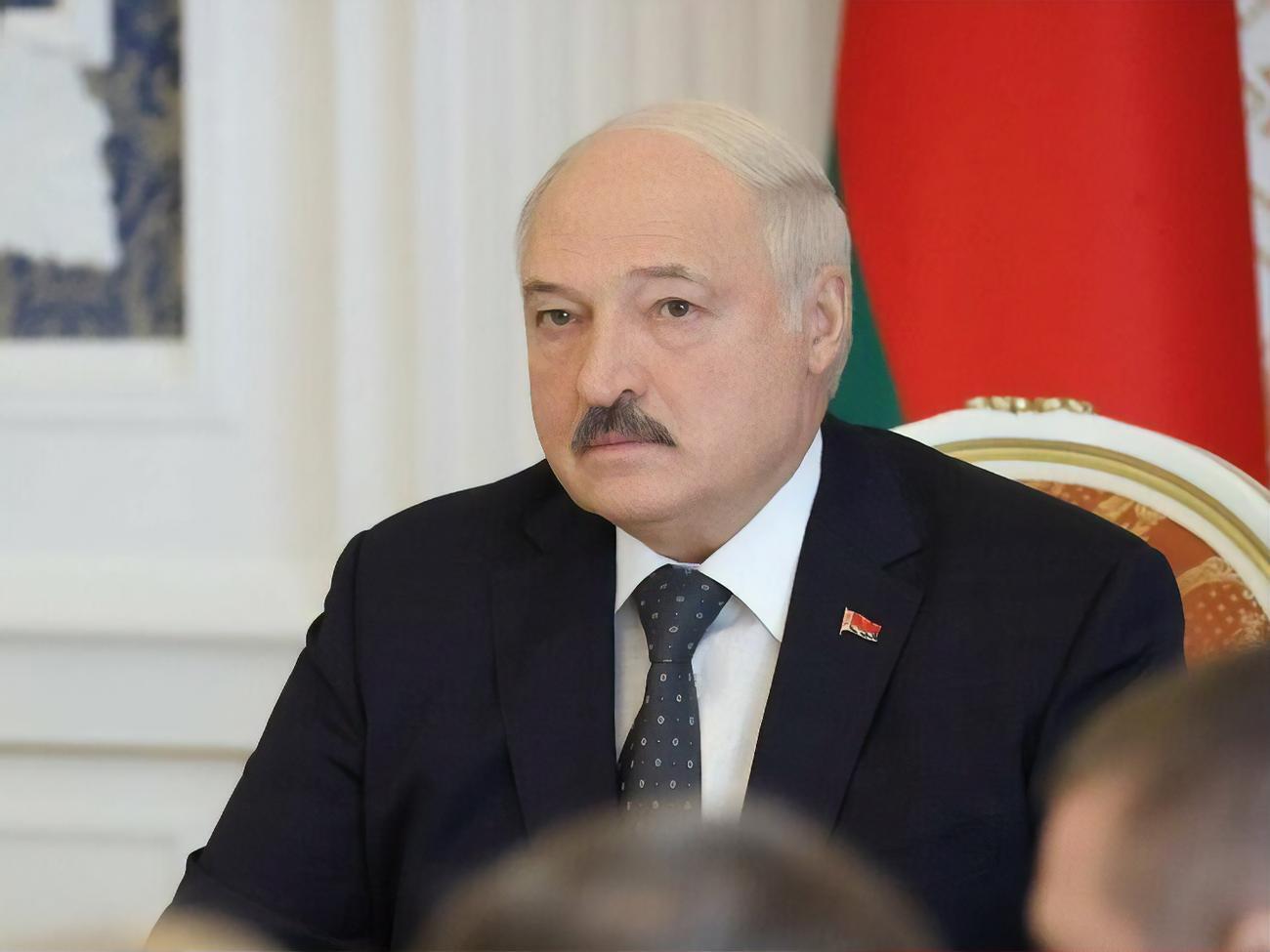 Дуда: Лукашенко пытается избежать участия в войне