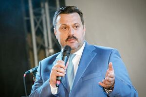 Деркач (на фото) был слушателем Академии ФСБ, напомнил Скипальский