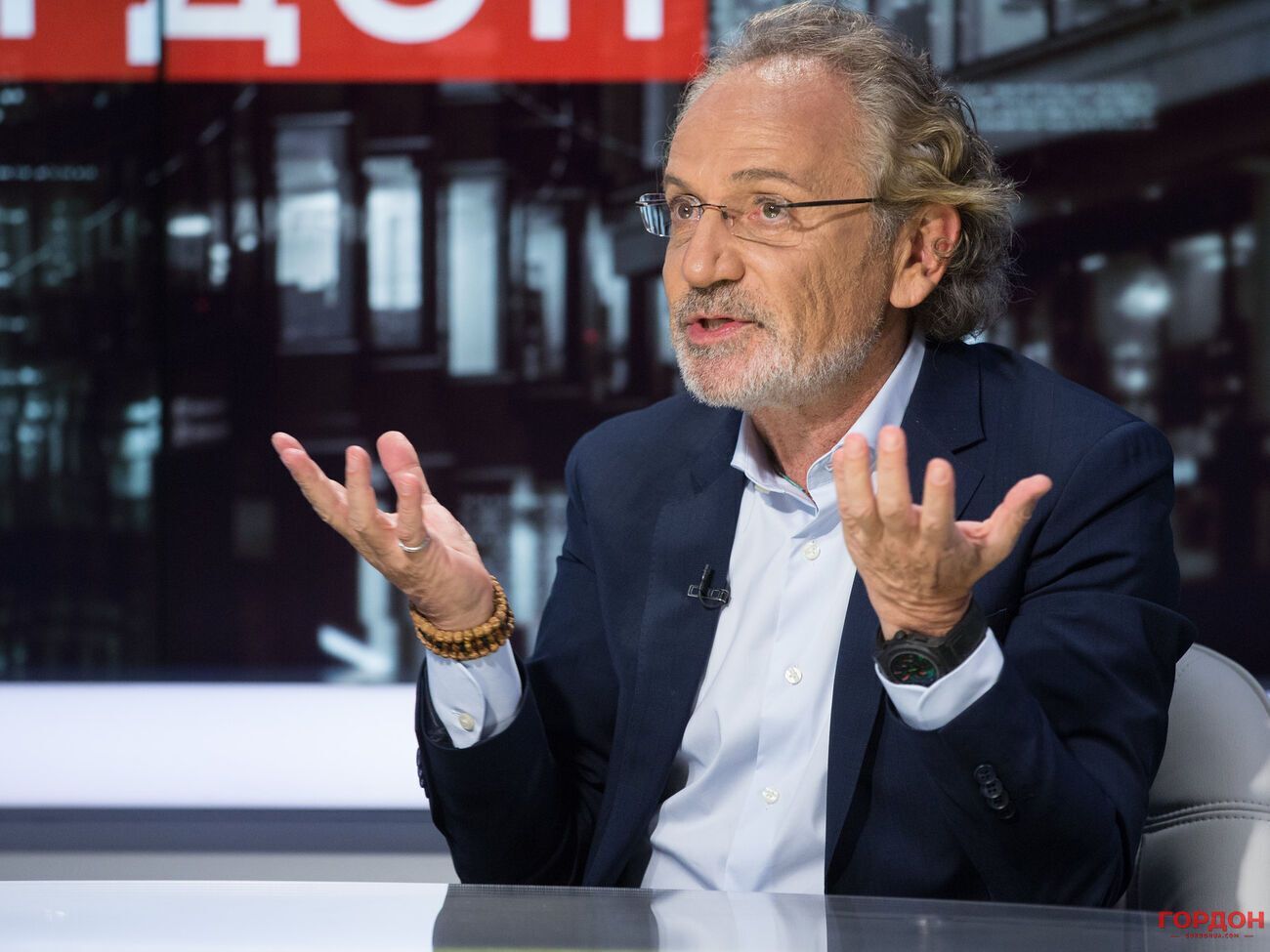 Шустер: Россияне даже у своего правительства не умеют требовать